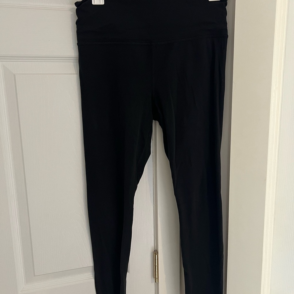 Athleta Elation 7/8 leggings in Black size medium